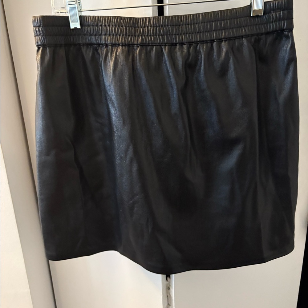 Aritzia Babaton Black Leather Skirt - Picture 2 of 3